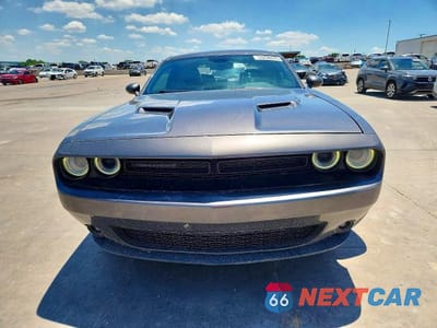 Piąte zdjęcie samochodu w środku: 2017 DODGE CHALLENGER SXT VIN:2C3CDZAG6HH651517 - miniatura