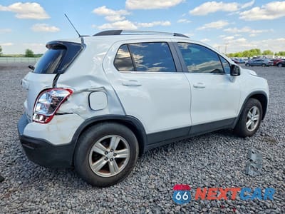 Trzecie zdjęcie samochodu z tyłu: 2016 CHEVROLET TRAX 1LT VIN:3GNCJPSB9GL255848 - miniatura