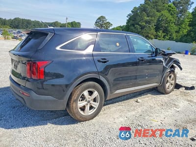 Trzecie zdjęcie samochodu z tyłu: 2023 KIA SORENTO LX VIN:5XYRG4LC0PG207928 - miniatura