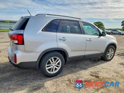 Trzecie zdjęcie samochodu z tyłu: 2015 KIA SORENTO LX VIN:5XYKTCA62FG634529 - miniatura