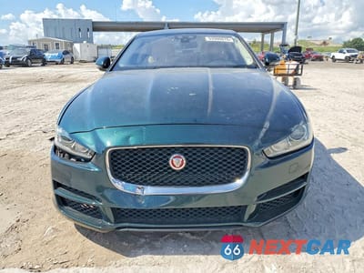 Piąte zdjęcie samochodu w środku: 2017 JAGUAR XE PREMIUM VIN:SAJAD4BV3HA972188 - miniatura