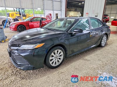 2020 TOYOTA CAMRY 4T1C11AK2LU913691 - główne zdjęcie licytacji z USA - miniatura