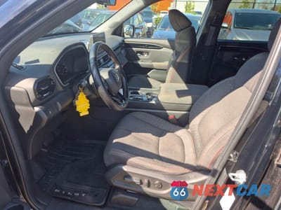 Piąte zdjęcie samochodu w środku: 2023 HONDA PILOT SPORT VIN:5FNYG1H33PB013968 - miniatura