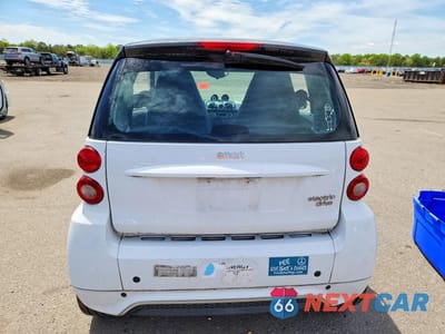 Zdjęcie 6 z 12 samochodu: 2016 SMART FORTWO VIN:WMEEJ9AA1GK842182 - miniatura