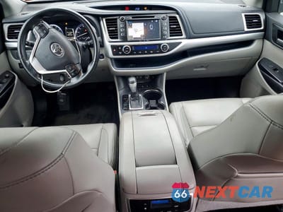 Zdjęcie 8 z 14 samochodu: 2017 TOYOTA HIGHLANDER XLE VIN:5TDJZRFH1HS460546 - miniatura