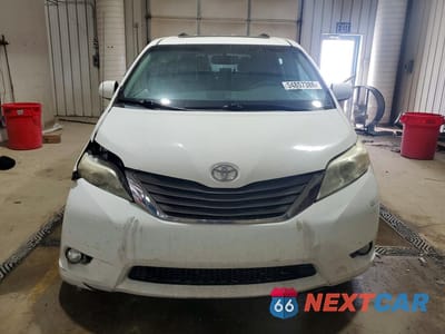 Piąte zdjęcie samochodu w środku: 2013 TOYOTA SIENNA XLE 8-PASSENGER VIN:5TDYK3DC7DS292705 - miniatura