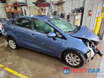 Czwarte zdjęcie samochodu z boku: 2016 KIA RIO LX VIN:KNADM4A38G6674942 - miniatura