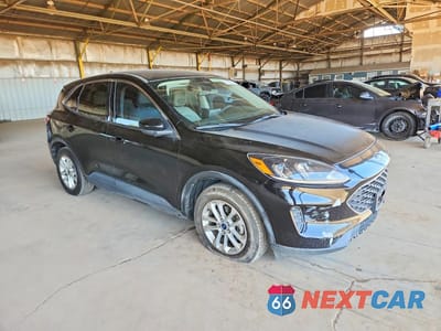 Czwarte zdjęcie samochodu z boku: 2020 FORD ESCAPE SE VIN:1FMCU0G67LUC36116 - miniatura