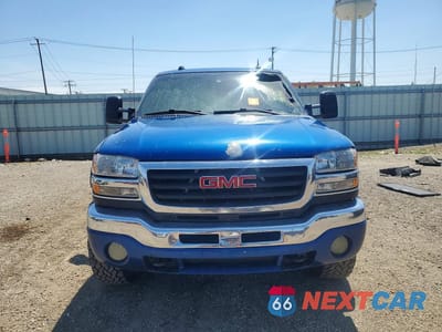Piąte zdjęcie samochodu w środku: 2004 GMC SIERRA K2500 HEAVY DUTY VIN:1GTHK23G34F116944 - miniatura