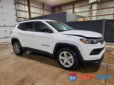 Czwarte zdjęcie samochodu z boku: 2024 JEEP COMPASS LATITUDE VIN:3C4NJDBN6RT604252 - miniatura