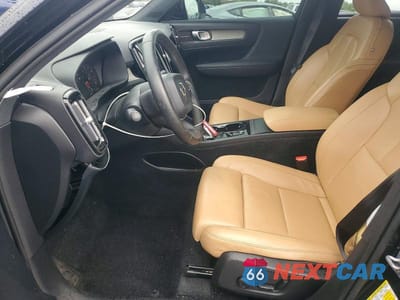 Zdjęcie 7 z 13 samochodu: 2019 VOLVO XC40 T5 INSCRIPTION VIN:YV4162UL9K2101805 - miniatura