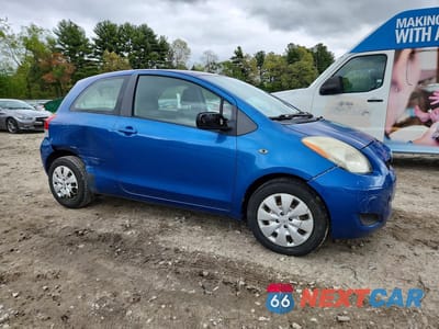 Czwarte zdjęcie samochodu z boku: 2010 TOYOTA YARIS BASE VIN:JTDJT4K38A5289353 - miniatura