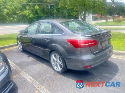 Trzecie zdjęcie samochodu z tyłu: 2015 FORD FOCUS TITANIUM VIN:1FADP3J23FL312020 - miniatura