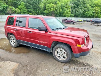 Czwarte zdjęcie samochodu z boku: 2016 JEEP PATRIOT SPORT VIN:1C4NJPBB7GD649890 - miniatura