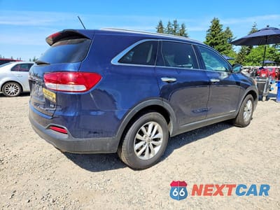 Trzecie zdjęcie samochodu z tyłu: 2017 KIA SORENTO LX V6 VIN:5XYPGDA58HG335363 - miniatura