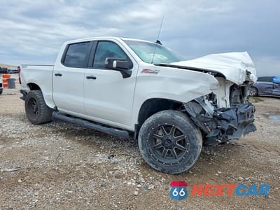 Czwarte zdjęcie samochodu z boku: 2019 CHEVROLET SILVERADO K1500 LT TRAIL BOSS VIN:1GCPYFED1KZ135685 - miniatura