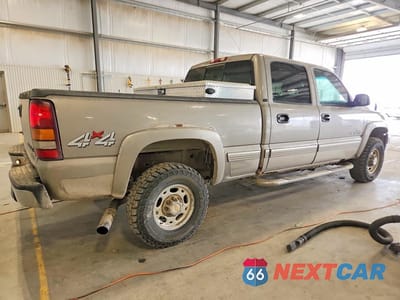 Trzecie zdjęcie samochodu z tyłu: 2002 CHEVROLET SILVERADO K2500 HEAVY DUTY VIN:1GCHK23192F177448 - miniatura