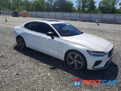 Czwarte zdjęcie samochodu z boku: 2021 VOLVO S60 T5 R-DESIGN VIN:7JR102FM9MG092489 - miniatura