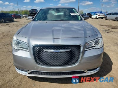 Piąte zdjęcie samochodu w środku: 2015 CHRYSLER 300 VIN:2C3CCAAG4FH922432 - miniatura