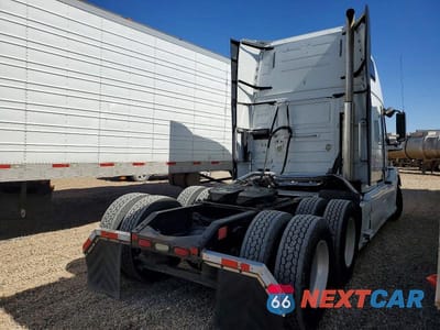 Czwarte zdjęcie samochodu z boku: 2016 VOLVO VNL SEMI TRUCK VIN:4V4NC9EH1GN948747 - miniatura