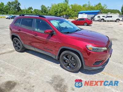 Czwarte zdjęcie samochodu z boku: 2021 JEEP CHEROKEE LATITUDE PLUS VIN:1C4PJLLBXMD168947 - miniatura
