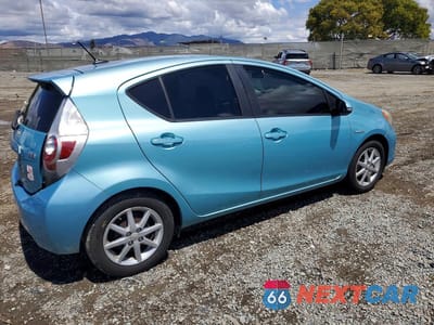 Trzecie zdjęcie samochodu z tyłu: 2012 TOYOTA PRIUS C FOUR VIN:JTDKDTB31C1013070 - miniatura