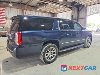 Trzecie zdjęcie samochodu z tyłu: 2018 GMC YUKON XL DENALI VIN:1GKS2HKJ2JR308117 - miniatura