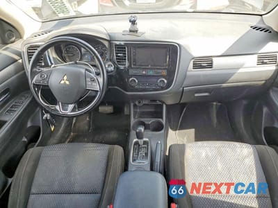Zdjęcie 8 z 12 samochodu: 2016 MITSUBISHI OUTLANDER SE VIN:JA4AZ3A36GZ017311 - miniatura