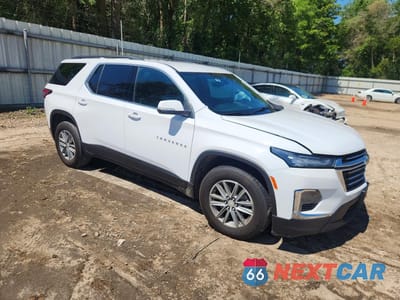 Czwarte zdjęcie samochodu z boku: 2023 CHEVROLET TRAVERSE LT VIN:1GNEVGKW1PJ136909 - miniatura