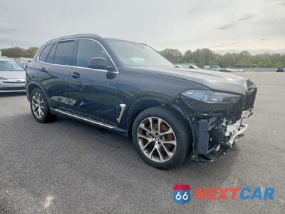 Czwarte zdjęcie samochodu z boku: 2026 BMW X5 XDRIVE40I VIN:5UX23EU08T9086096 - miniatura
