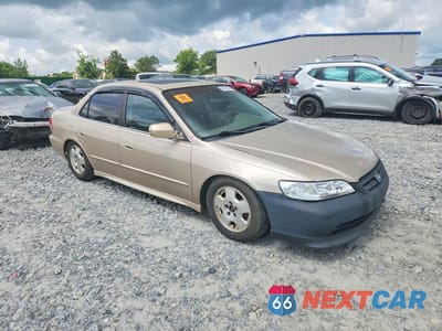 Czwarte zdjęcie samochodu z boku: 2001 HONDA ACCORD EX VIN:1HGCG16591A038938 - miniatura