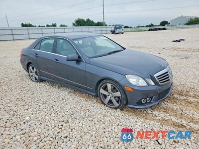 Czwarte zdjęcie samochodu z boku: 2010 MERCEDES-BENZ E 350 VIN:WDDHF5GB3AA102786 - miniatura