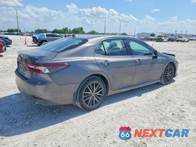 Trzecie zdjęcie samochodu z tyłu: 2023 TOYOTA CAMRY XLE VIN:4T1F11AK4PU725628 - miniatura