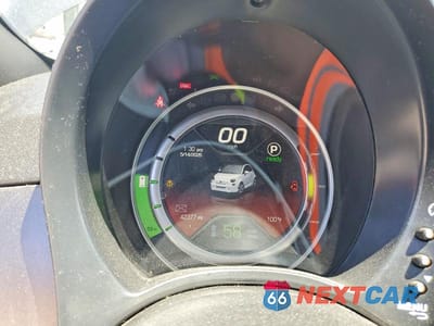 Zdjęcie 9 z 13 samochodu: 2016 FIAT 500 ELECTRIC VIN:3C3CFFGE6GT221779 - miniatura