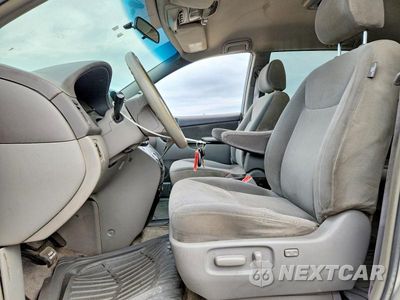 Zdjęcie 7 z 13 samochodu: 2005 TOYOTA SIENNA LE 7 PASSENGER VIN:5TDZA23C05S337424 - miniatura