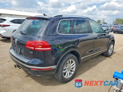Czwarte zdjęcie samochodu z boku: 2016 VOLKSWAGEN TOUAREG VIN:WVGEP9BP6GD006870 - miniatura