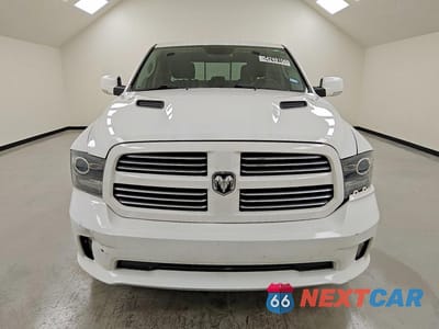 Piąte zdjęcie samochodu w środku: 2016 RAM 1500 SPORT VIN:1C6RR7MT5GS161248 - miniatura