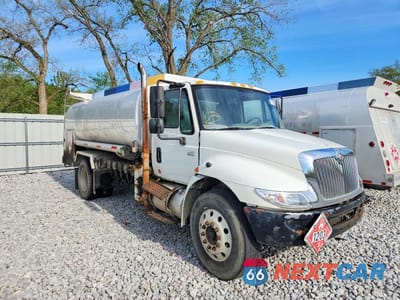 2004 INTERNATIONAL 4400 FUEL / LUBE TRUCK 1HTMKAAN94H655697 - główne zdjęcie licytacji z USA - miniatura