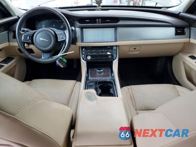 Zdjęcie 8 z 12 samochodu: 2017 JAGUAR XF PRESTIGE VIN:SAJBK4BV0HCY26717 - miniatura