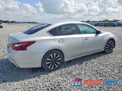 Trzecie zdjęcie samochodu z tyłu: 2018 NISSAN ALTIMA 2.5 SV VIN:1N4AL3AP0JC120623 - miniatura