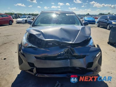 Piąte zdjęcie samochodu w środku: 2017 TOYOTA PRIUS FOUR VIN:JTDKARFU2H3054382 - miniatura
