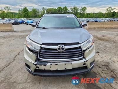 Piąte zdjęcie samochodu w środku: 2015 TOYOTA HIGHLANDER XLE VIN:5TDJKRFH2FS198506 - miniatura