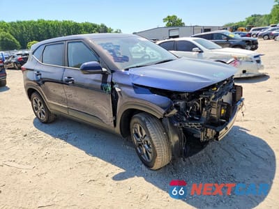 Czwarte zdjęcie samochodu z boku: 2026 KIA SELTOS LX VIN:KNDEPCAA7T7912422 - miniatura