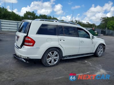 Trzecie zdjęcie samochodu z tyłu: 2011 MERCEDES-BENZ GL 450 4MATIC VIN:4JGBF7BE5BA743125 - miniatura