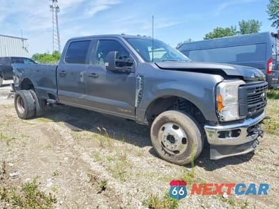 Czwarte zdjęcie samochodu z boku: 2024 FORD F350 SUPER DUTY VIN:1FT8W3DT4REE37832 - miniatura