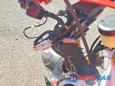 Zdjęcie 7 z 8 samochodu: 2012 APRILIA RSV4 R-FACTORY VIN:ZD4RKU004CS001707 - miniatura