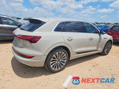 Trzecie zdjęcie samochodu z tyłu: 2019 AUDI E-TRON PRESTIGE VIN:WA1VABGE5KB022870 - miniatura