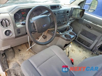 Zdjęcie 8 z 13 samochodu: 2016 FORD ECONOLINE E350 SUPER DUTY CUTAWAY VAN VIN:1FDWE3FS4GDC54833 - miniatura