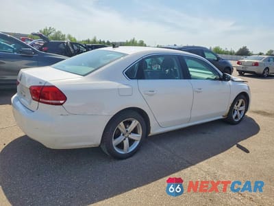 Trzecie zdjęcie samochodu z tyłu: 2012 VOLKSWAGEN PASSAT SE VIN:1VWBH7A32CC043970 - miniatura