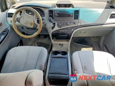 Zdjęcie 8 z 13 samochodu: 2011 TOYOTA SIENNA LE VIN:5TDKK3DC8BS133663 - miniatura